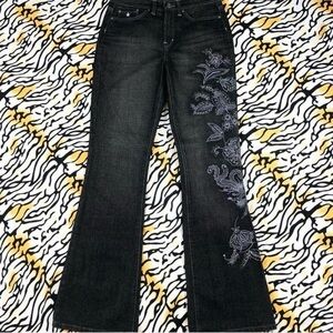 Measurements:
Waist - 30"
Hips - 38"
Rise - 10"
Inseam - 34"
Thigh - 20"